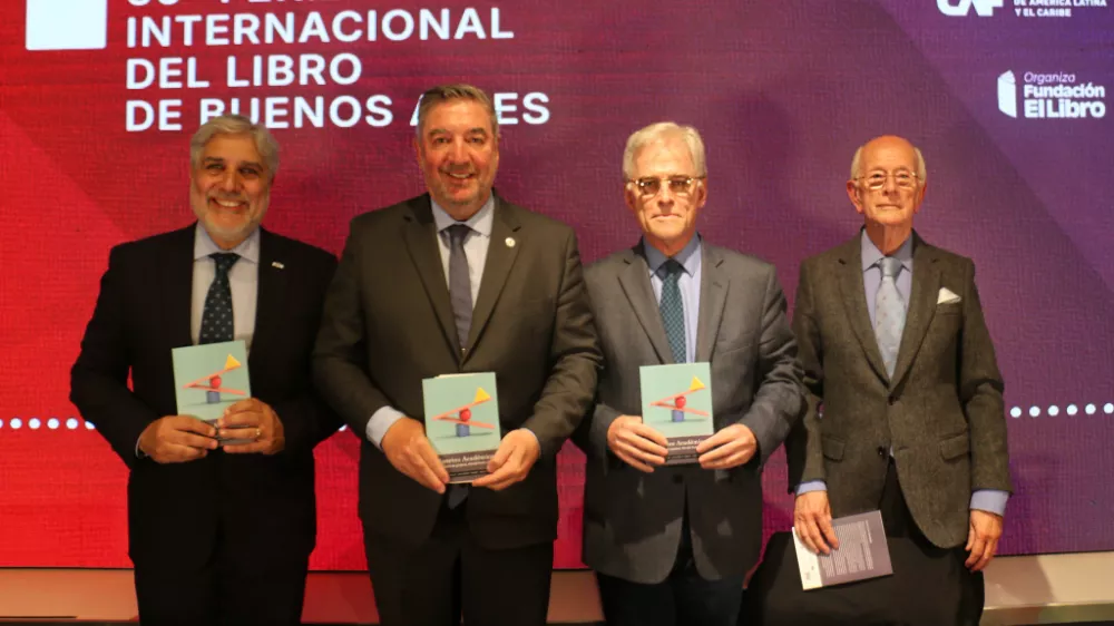 Guillermo Tamarit encabezó el lanzamiento de un libro que analiza el equilibrio de poderes