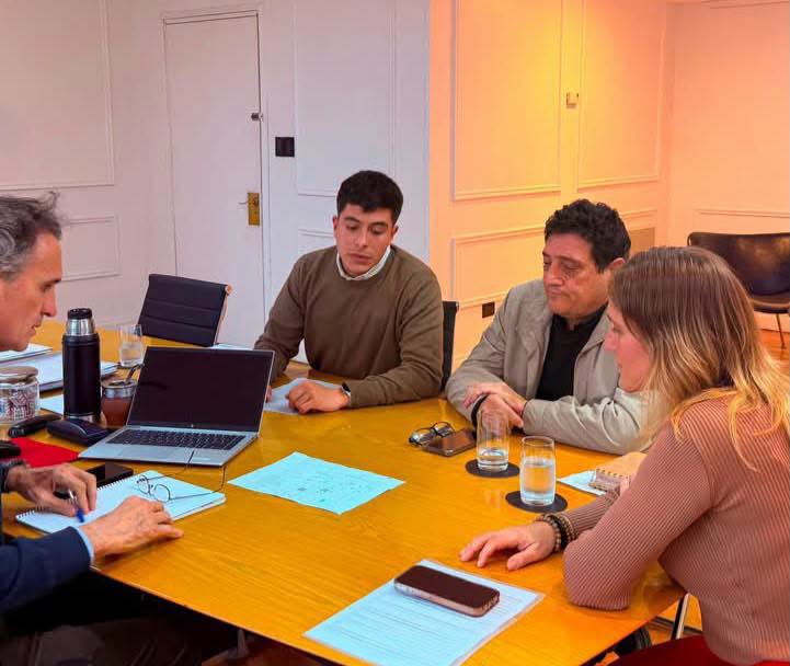 Delegados viajaron a La Plata para impulsar obras y servicios en los pueblos del distrito