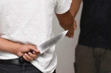 Violento cruce entre trabajadores, terminó con un herido de arma blanca y un celular robado