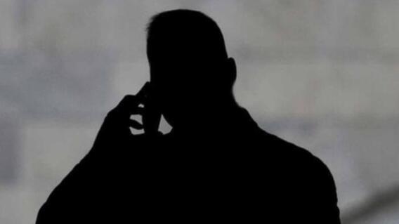 Lo amenazaron con denunciarlo si no autorizaba la salida del paÃs de su hija