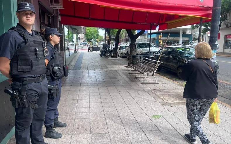 Refuerzan zonas comerciales con 40 nuevos policías en la calle