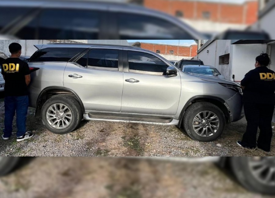 Detienen a un hombre que circulaba en una camioneta robada y con patentes adulteradas