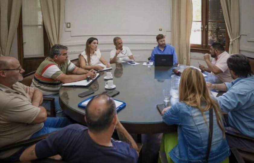 Rechazan oferta salarial en la paritaria municipal; gremios piden una propuesta superior