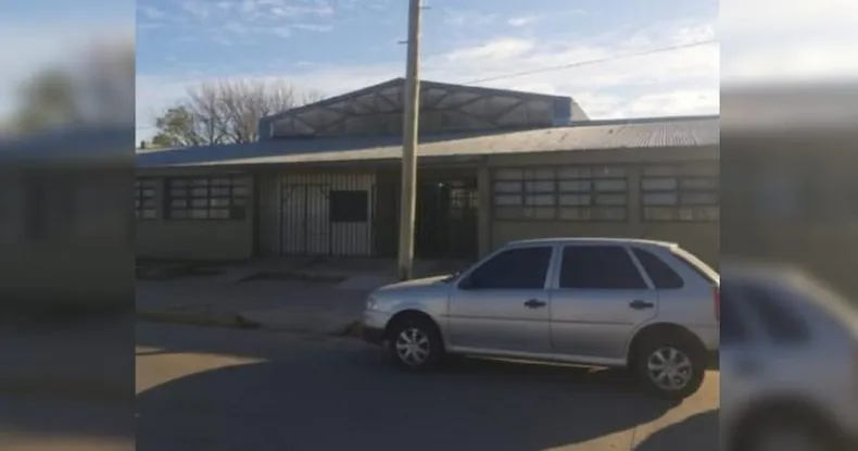 Violencia en el aula: alumno atacó a la directora y causó destrozos en la escuela