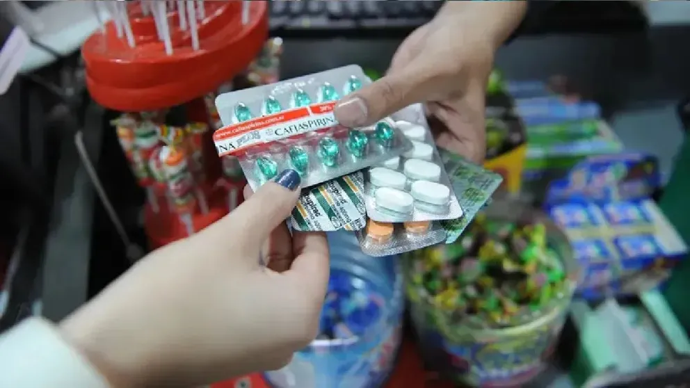 Crecen las alarmas por la ley para liberar la venta de medicamentos: los farmacéuticos advierten sobre graves riesgos
