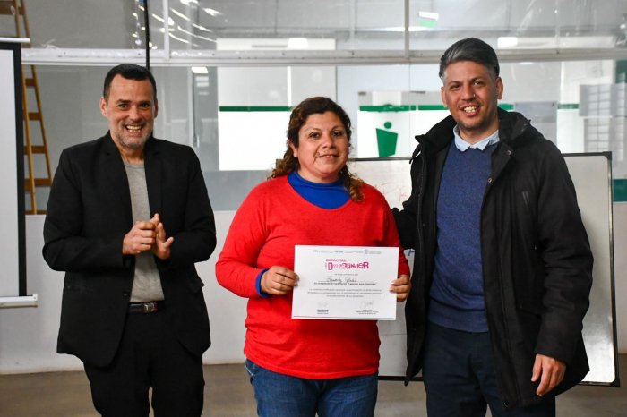 Capacitación a emprendedores: Provincia otorgó certificados