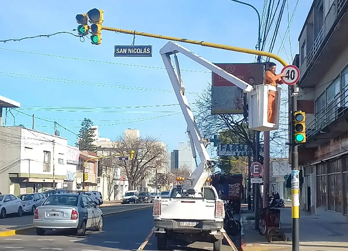 “Esa ordenanza a 40 km/h no va a salir”: Gattelet cuestionó al Municipio por colocar los carteles antes de aprobar el proyecto