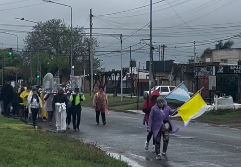 San Nicolás sigue recibiendo peregrinos: este domingo llegaron fieles desde Pergamino