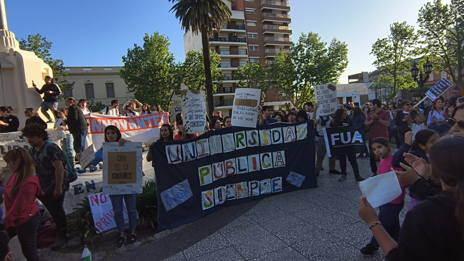 marcha uni 4.jpg