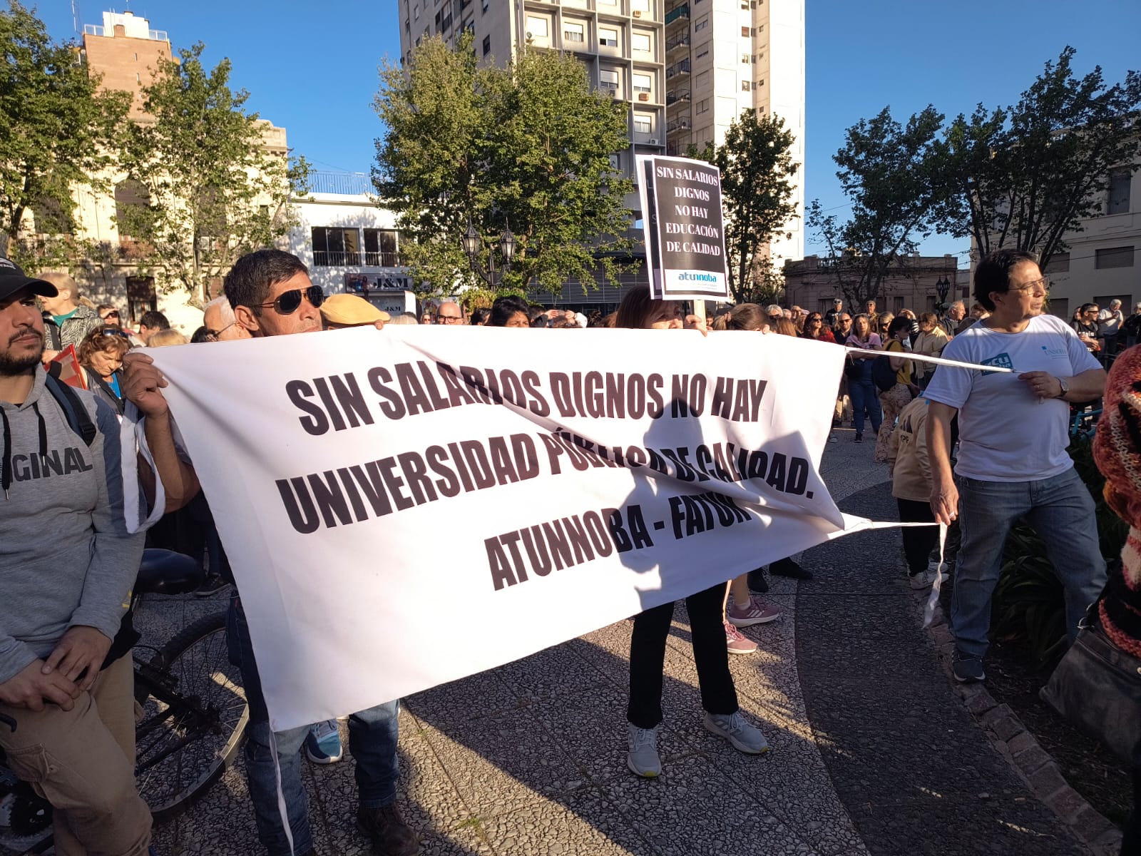 marcha uni 2.jpg