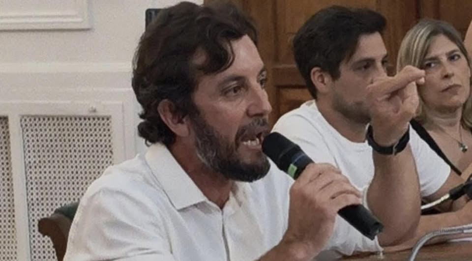 ramiro-llan-de-rososjpg